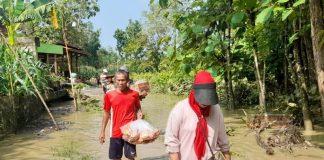 Triana Turun Langsung Bantu Korban Banjir di Desa Ngambakrejo