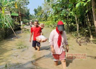 Triana Turun Langsung Bantu Korban Banjir di Desa Ngambakrejo