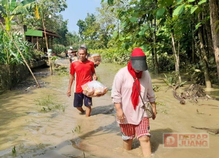 Triana turun langsung bantu korban banjir