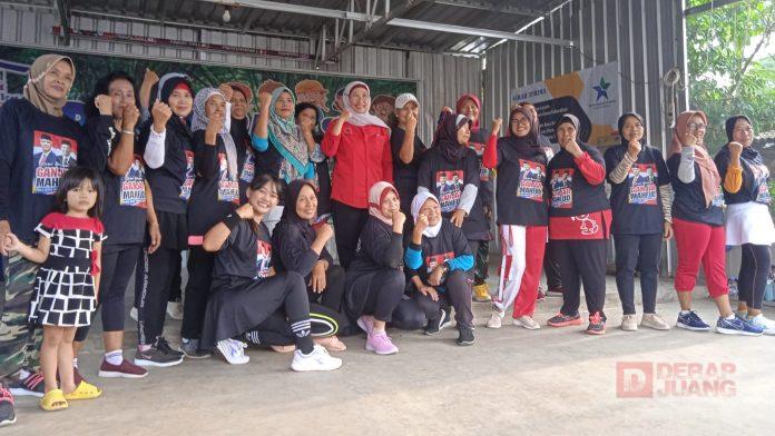 Dian Bagikan koas Ganjar Mahfud