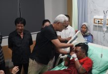 Ganjar Jenguk Relawannya yang Dianiaya Oknum TNI di Boyolali
