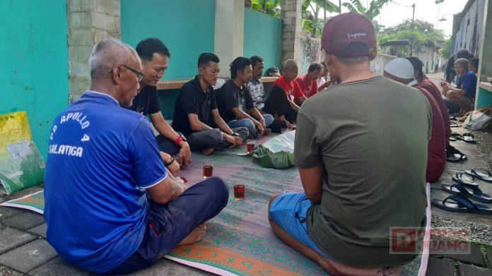 Yani menghadiri Peresmian Pos Kamplling RT 03 RW 02 Karangkepoh Tegalrejo