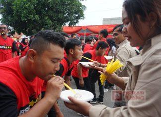 Para staf BSPN ad hoc Komandante Bintang 3 kompak mengikuti mancakrida atau outbound di halaman Kantor DPD PDI Perjuangan Jateng, yang merupakan salah satu aktivitas dalam acara Training of Trainer (ToT) sistem penghitungan mandiri Pemilu 2024,