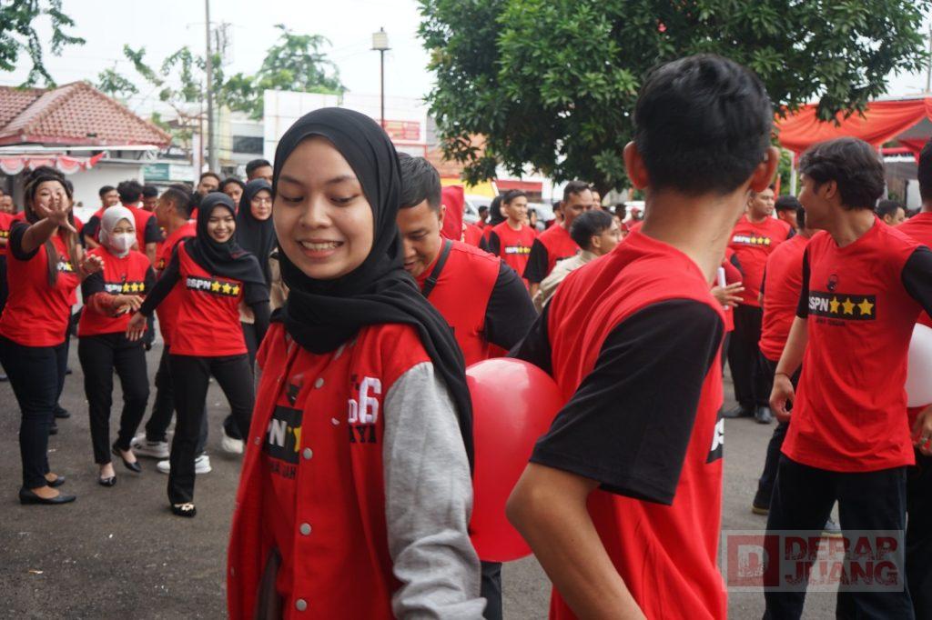 Para staf BSPN ad hoc Komandante Bintang 3 kompak mengikuti mancakrida atau outbound di halaman Kantor DPD PDI Perjuangan Jateng, yang merupakan salah satu aktivitas dalam acara Training of Trainer (ToT) sistem penghitungan mandiri Pemilu 2024,
