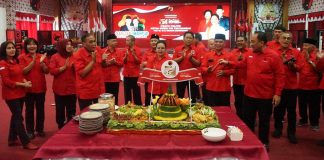 HUT ke-51 PDI Perjuangan, DPD Partai Simbolis Potong Tumpeng Sebagai Bentuk Syukur