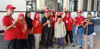 Gelar Bakti Sosial, Sutiman Bersih-Bersih Masjid di Kelurahan Karangtalun