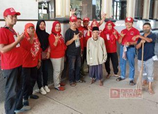 Gelar Bakti Sosial, Sutiman Bersih-Bersih Masjid di Kelurahan Karangtalun
