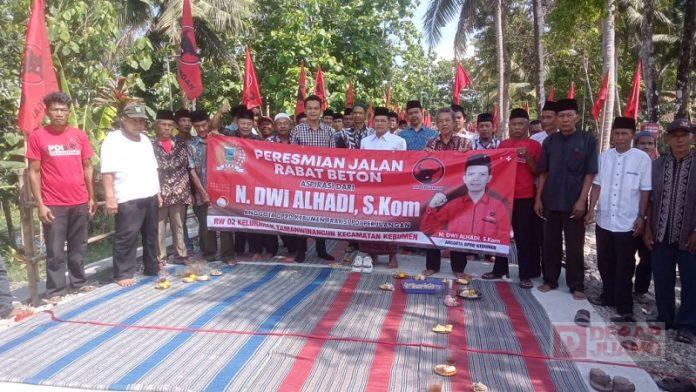 N. Dwi Alhadi Resmikan Jalan Rapat Beton di Kelurahan Tamanwinagun