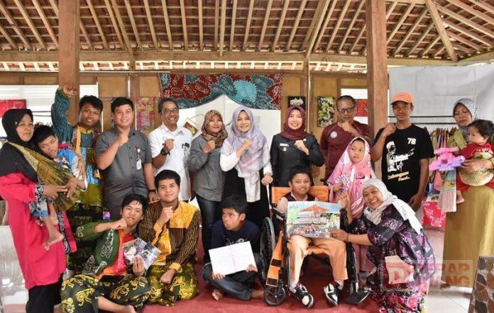 Ristawati Hadiri Bedah Karya Anak Difabel Rumah Inklusif dan Pegon Show