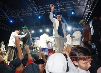 Malam Tahun Baru, Ganjar dan Gus Ali Gondrong Istighasah Bareng Ribuan Warga Semarang Malam Tahun Baru, Ganjar dan Gus Ali Gondorng Istighasah Bareng Ribuan Warga Semarang