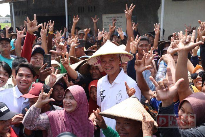 Temui Petani di Wilalung Demak, Ganjar Sosialisasikan Program Pemutihan KUR Temui Petani di Wilalung Demak, Ganjar Sosialisasikan Program Pemutihan KUR