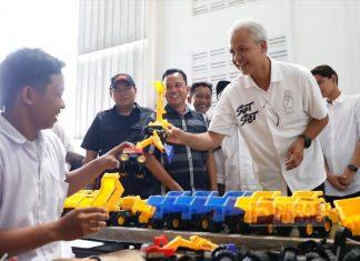 Ganjar Optimis Mainan Produksi Dalam Negeri Mampu Bersaing di Pasaran Ganjar Optimis Mainan Produksi Dalam Negeri Mampu Bersaing di Pasaran