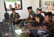 Budhi Ziarah ke Makam Bupati Pertama di Dawuhan Banyumas