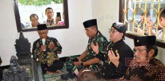 Budhi Ziarah ke Makam Bupati Pertama di Dawuhan Banyumas