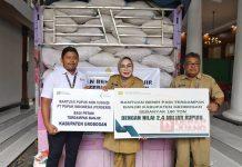 Sri Sumarni Serahkan Bantuan Serta Mendorong Program Asuransi Usaha Tani Untuk Petani