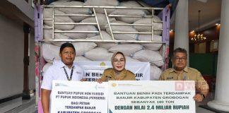 Sri Sumarni Serahkan Bantuan Serta Mendorong Program Asuransi Usaha Tani Untuk Petani