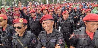 Diguyur Derasnya Hujan, Satgas Buktikan Punya Loyalitas Satgas Cakra Buana