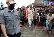 Tinjau Banjir Bandang, Ganjar Minta Relawan Bergotong-royong Bersama Pemerintah Bantu Korban