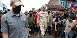 Tinjau Banjir Bandang, Ganjar Minta Relawan Bergotong-royong Bersama Pemerintah Bantu Korban