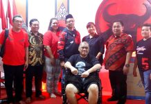 Mbak Casytha, bagikan Kursi Roda