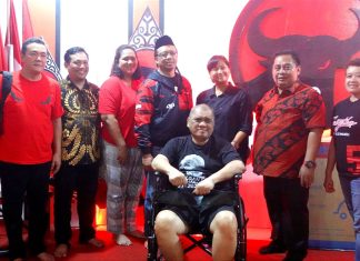 Mbak Casytha, bagikan Kursi Roda