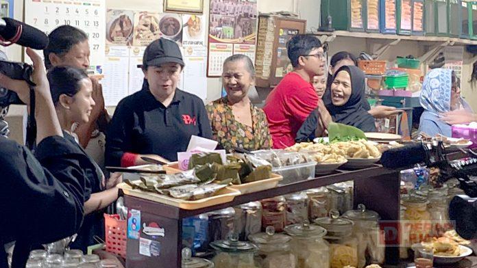 Kunjungi Temanggung, Mbak Puan Singgah di Warung Jadoel Puan Maharani