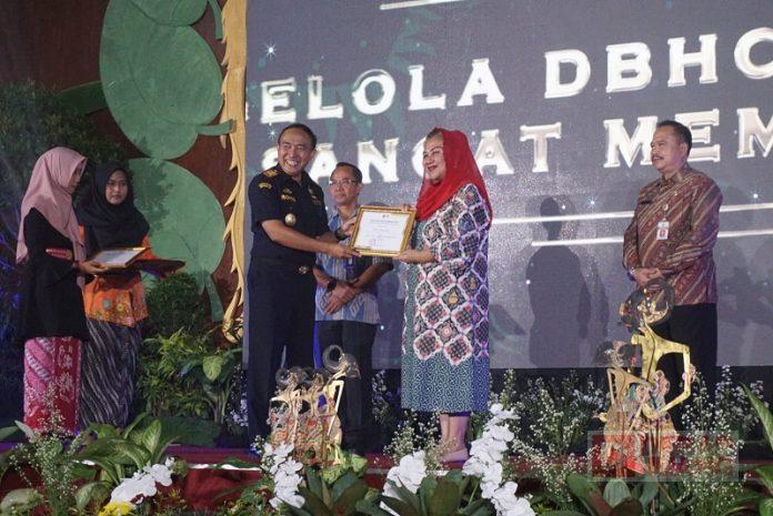 Lewat Mbak Ita, Pemkot Semarang Raih Predikat DBHCHT Terbaik se-Jateng