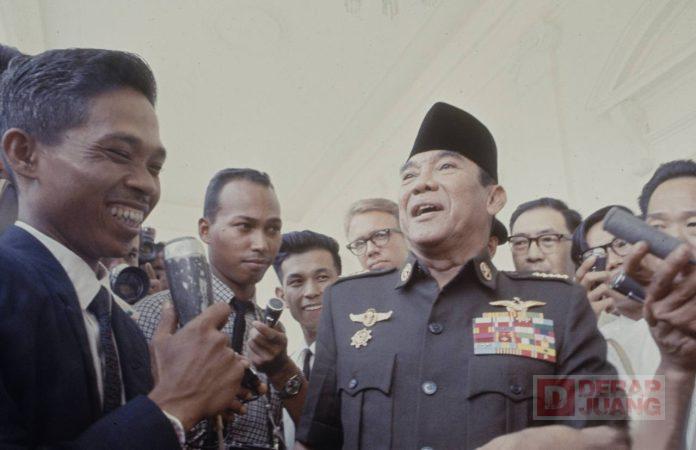 sukarno-1966-f35e98333ef592f5_large-1