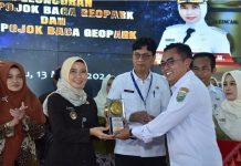 Ristawati Hadiri Penyambutan Piala Adipura dan Resmikan Pojok Baca Geopark Ristawati Purwaningsih