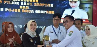 Ristawati Hadiri Penyambutan Piala Adipura dan Resmikan Pojok Baca Geopark Ristawati Purwaningsih