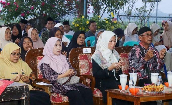 Ristawati Hadiri Ngabuburit Bersama Masyarakat Desa Temanggal Ristawati Hadiri Ngabuburit Bersama Masyarakat Desa Temanggal