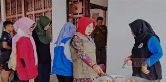 Sri Sumarni Lakukan Peninjauan Dapur Umum Untuk Korban Banjir