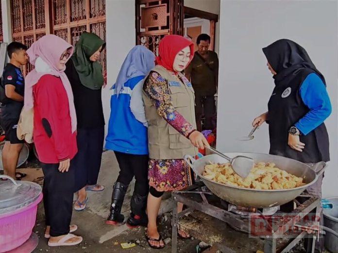 Bupati Grobogan Sri Sumarni tinjau dapur umum