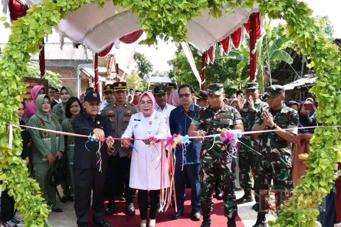 Sri Sumarni Resmikan Jalan Hasil KBM Di Desa Kandangrejo Sri Sumarni Resmikan Jalan Hasil KBM Di Desa Kandangrejo