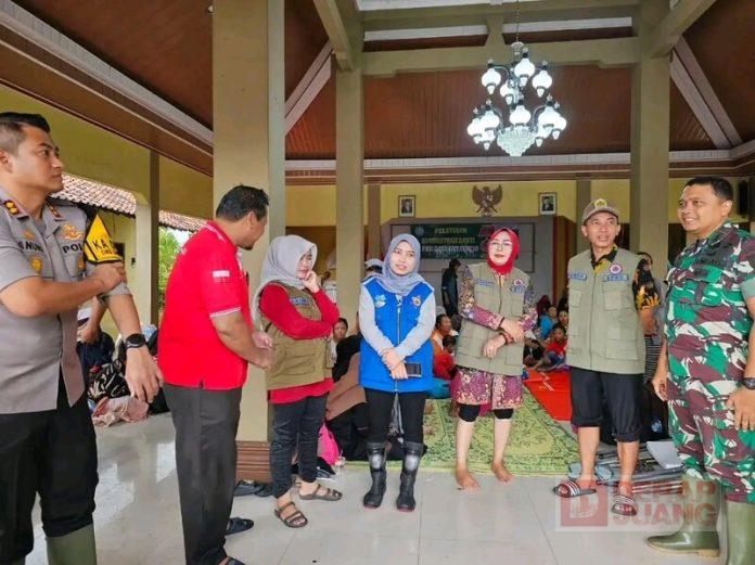 Bupati Grobogan tinjau pengungsi