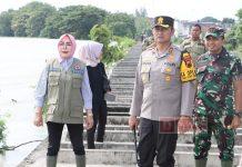 Tanggap Cepat, Sri Sumarni Tinjau Tanggul Jebol di Desa Bugel