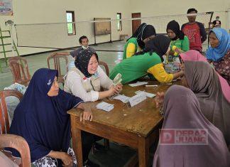 Suhartini Berikan Bantuan Kepada Masyarakat Terdampak Banjir di Sinoman