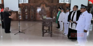 Lantik Kepala Desa PAW, Bupati Yuni: Wajib Trasparan dan Akuntabel Lantik Kepala Desa PAW, Bupati Yuni: Wajib Trasparan dan Akuntabel