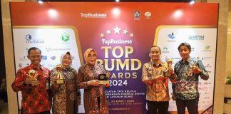 Bupati Grobogan Sri Sumarni Terima Penghargaan Top Pembina BUMD 2024