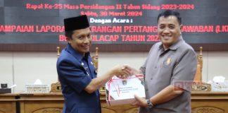 Taufik Terima LKPJ Bupati Cilacap pada Rapat Paripurna DPRD Cilacap