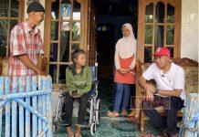 Sadewo Berikan Bantuan Kursi Roda Kepada Ananda Shavellia