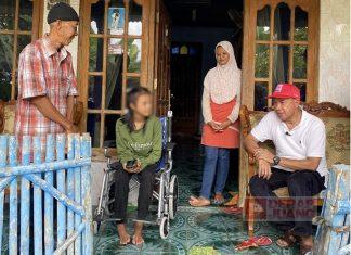 Sadewo Berikan Bantuan Kursi Roda Kepada Ananda Shavellia