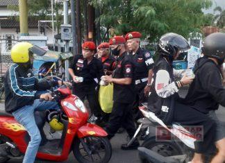 Warnai Ramadhan Penuh Berkah, Satgas Cakra Buana Banyumas Bagikan 5.000 Takjil