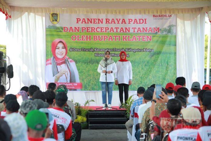 Sri Mulyani Gelontorkan Alat Pertanian Bagi Gapoktan di Klaten Pada Panen Raya 2024