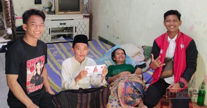Bantu Warga Yang Sakit, Shintya Sandra Kusuma Salurkan Bantuan