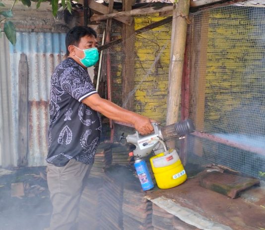 Tim Fogging Katresnan PDI Perjuangan Surakarta Beraksi Cegah Demam Berdarah