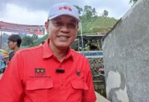 DPC PDI Perjuangan Karanganyar Konsisten Pakai Aturan KomandanTe, meski Ada Aturan Baru DPC PDI Perjuangan Karanganyar Konsisten Pakai Aturan KomandanTe, meski Ada Aturan Baru.