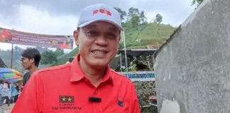 DPC PDI Perjuangan Karanganyar Konsisten Pakai Aturan KomandanTe, meski Ada Aturan Baru DPC PDI Perjuangan Karanganyar Konsisten Pakai Aturan KomandanTe, meski Ada Aturan Baru.