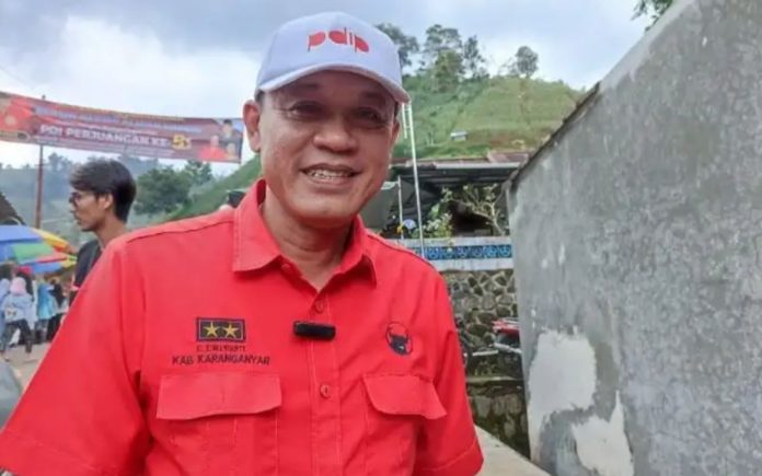 DPC PDI Perjuangan Karanganyar Konsisten Pakai Aturan KomandanTe, meski Ada Aturan Baru. DPC PDI Perjuangan Karanganyar Konsisten Pakai Aturan KomandanTe, meski Ada Aturan Baru.