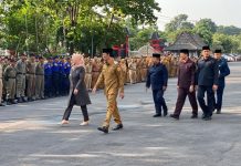 Bupati Etik dan Wakil Bupati Agus Santosa Halalbihalal Bersama ASN Bupati Etik dan Wakil Bupati Agus Santosa Halalbihalal Bersama ASN